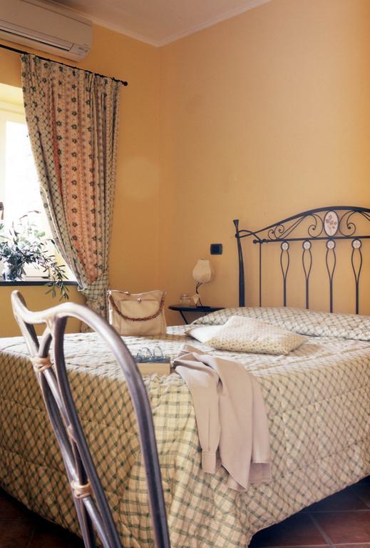Uliveto Saglietto Agriturismo A Poggi Apartments Imperia Habitación foto